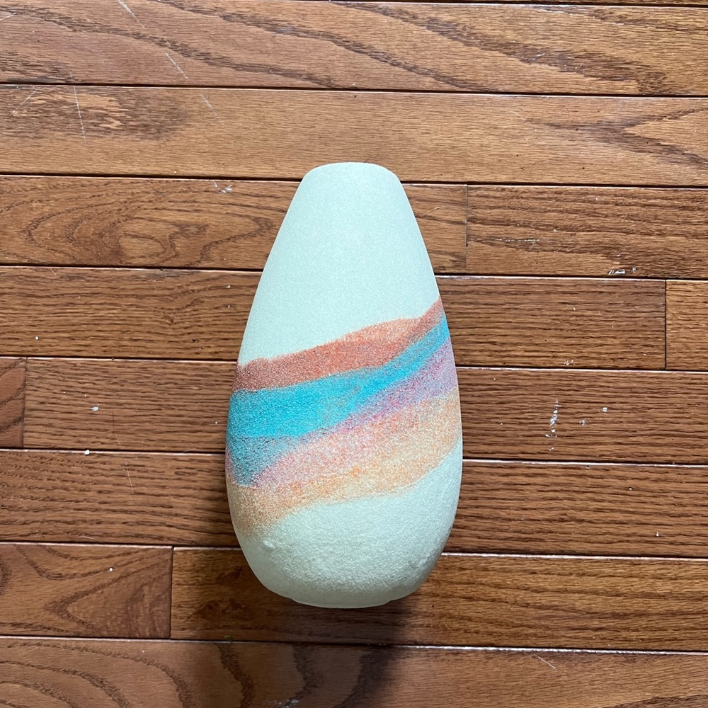 90s style vase